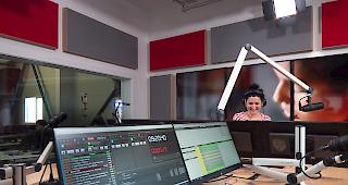 Die Ausbreitung des Coronavirus verändert die Mediennutzung: Umgerechnet auf die Gesamtbevölkerung hat die tägliche Hördauer von 96 auf 97 Minuten zugenommen.